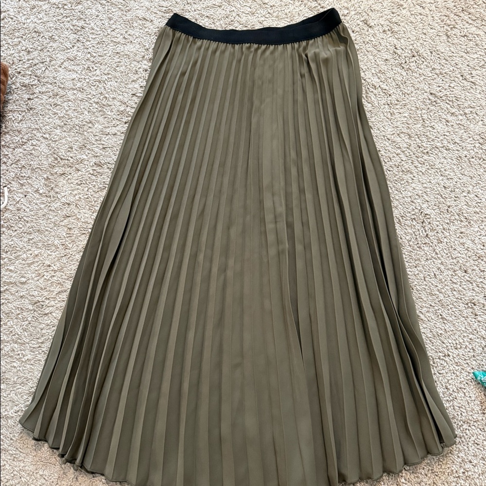 NWT olive green midi pleated skirt